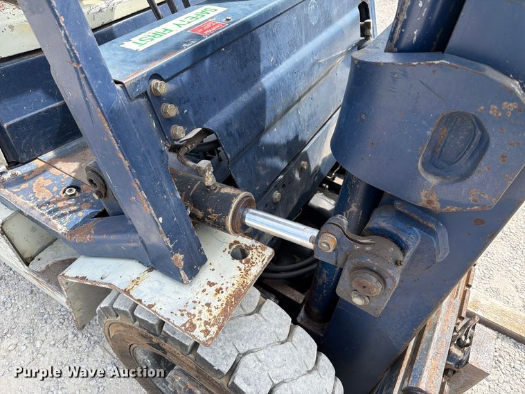 image for item FT6263 Komatsu FG25ST11 forklift