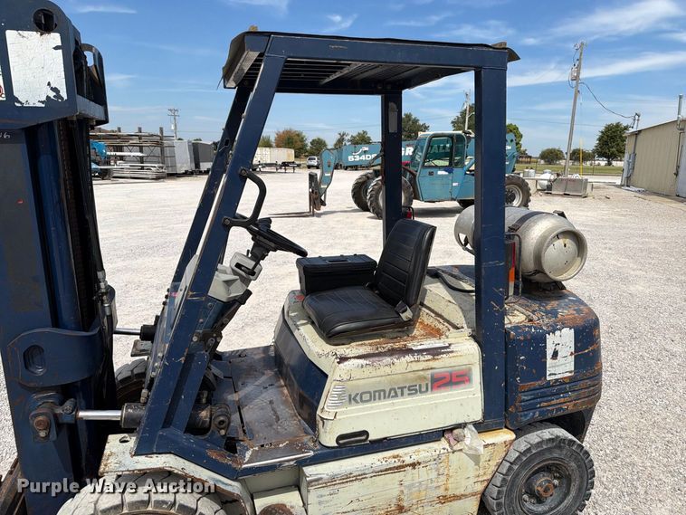image for item FT6263 Komatsu FG25ST11 forklift
