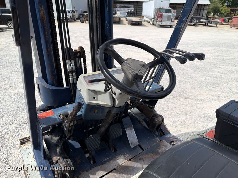 image for item FT6263 Komatsu FG25ST11 forklift