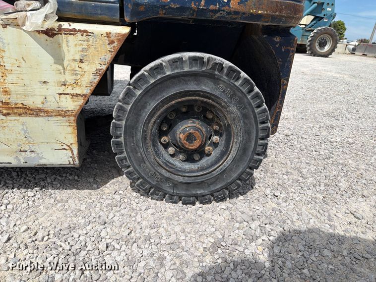 image for item FT6263 Komatsu FG25ST11 forklift