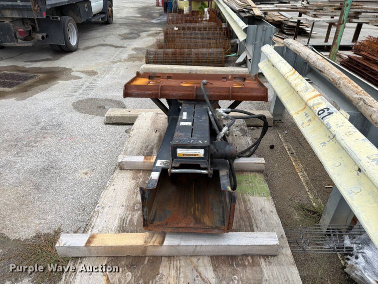 image for item FT6287 Skid steer breaker