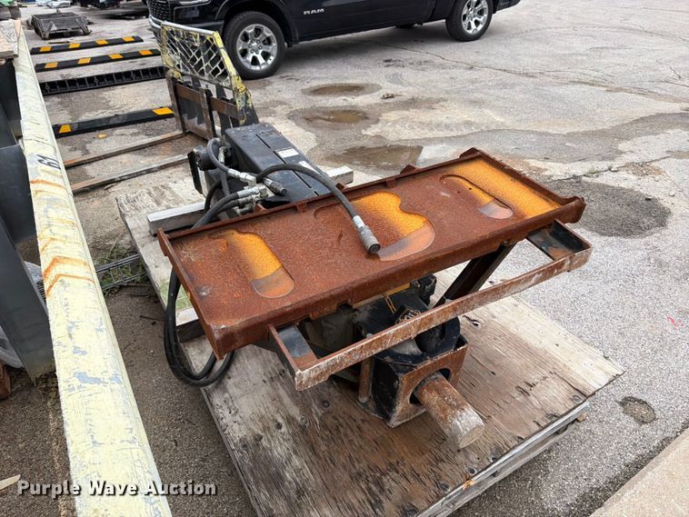 image for item FT6287 Skid steer breaker