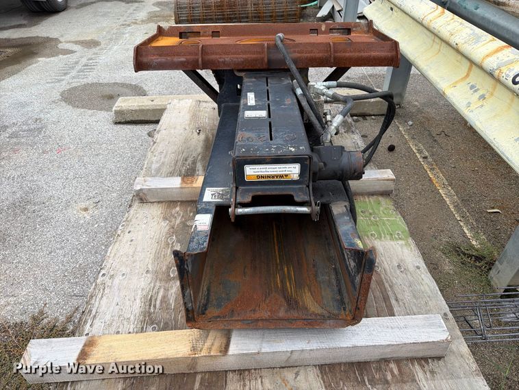 image for item FT6287 Skid steer breaker