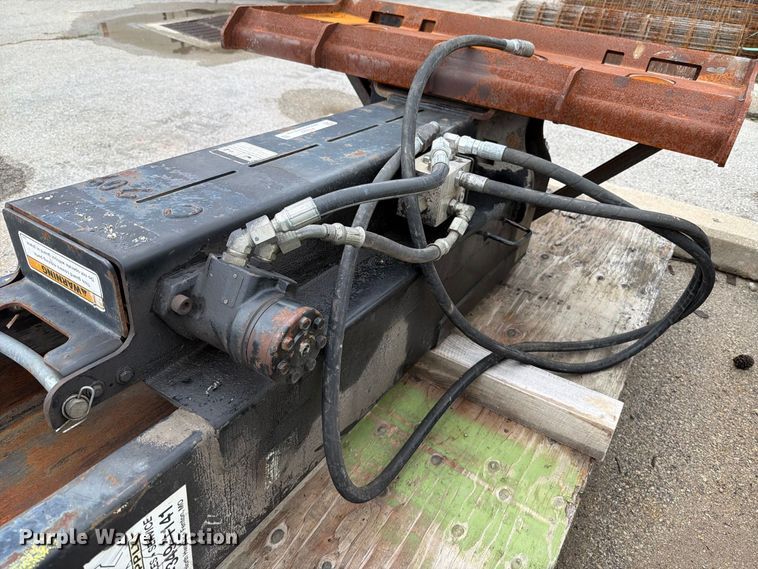 image for item FT6287 Skid steer breaker