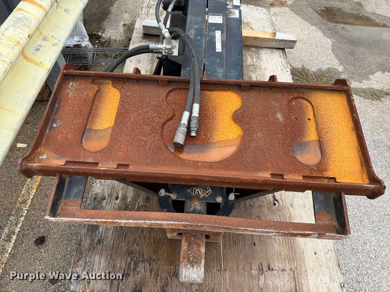 image for item FT6287 Skid steer breaker