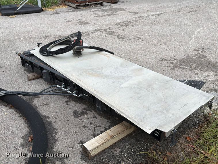 image for item FT6288 SmartGate SGS-4191 tailgate conveyor