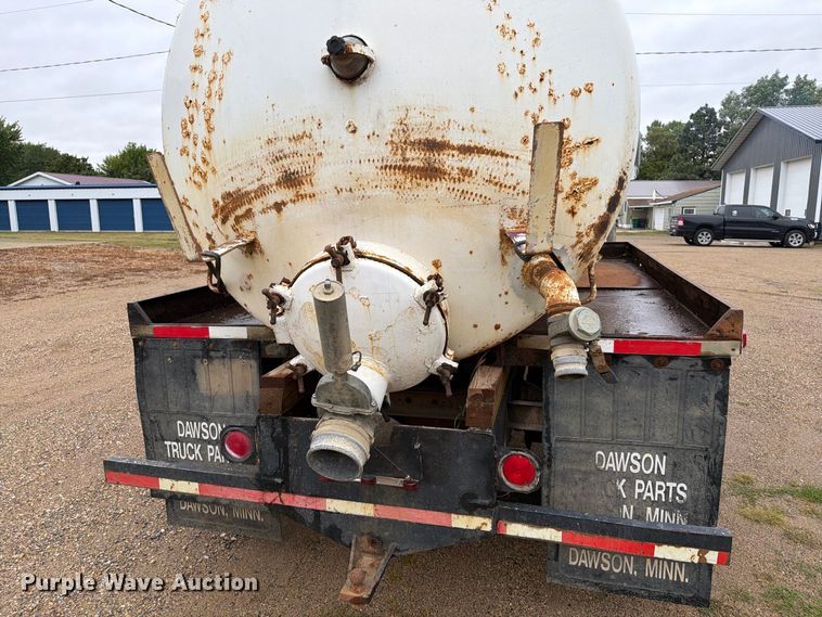 image for item FT6714 1989 International 2375 vacuum truck