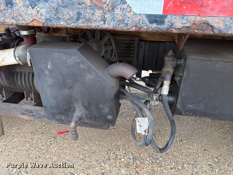 image for item FT6714 1989 International 2375 vacuum truck