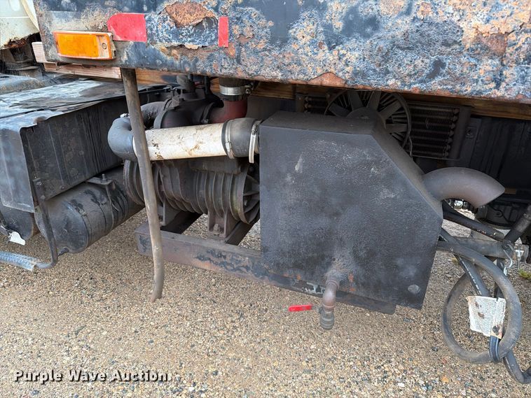 image for item FT6714 1989 International 2375 vacuum truck