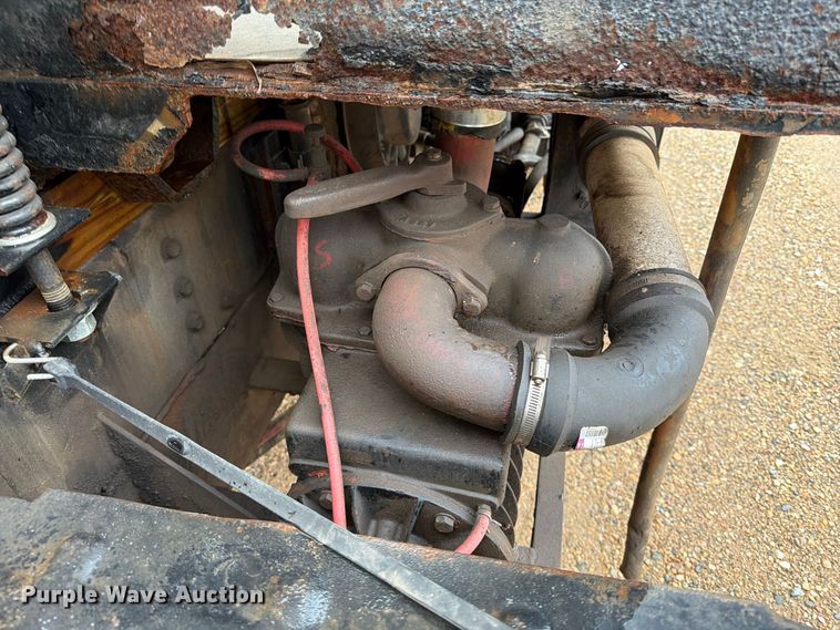 image for item FT6714 1989 International 2375 vacuum truck