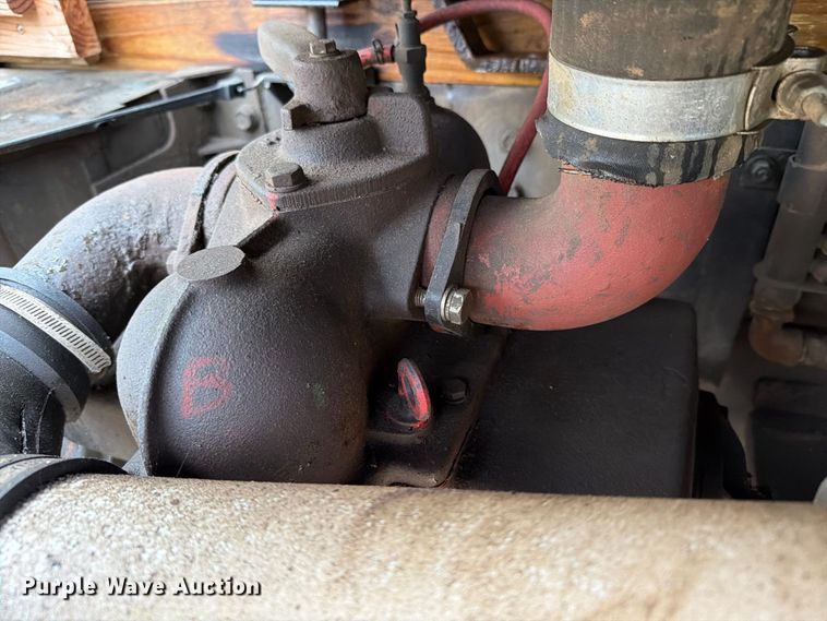 image for item FT6714 1989 International 2375 vacuum truck