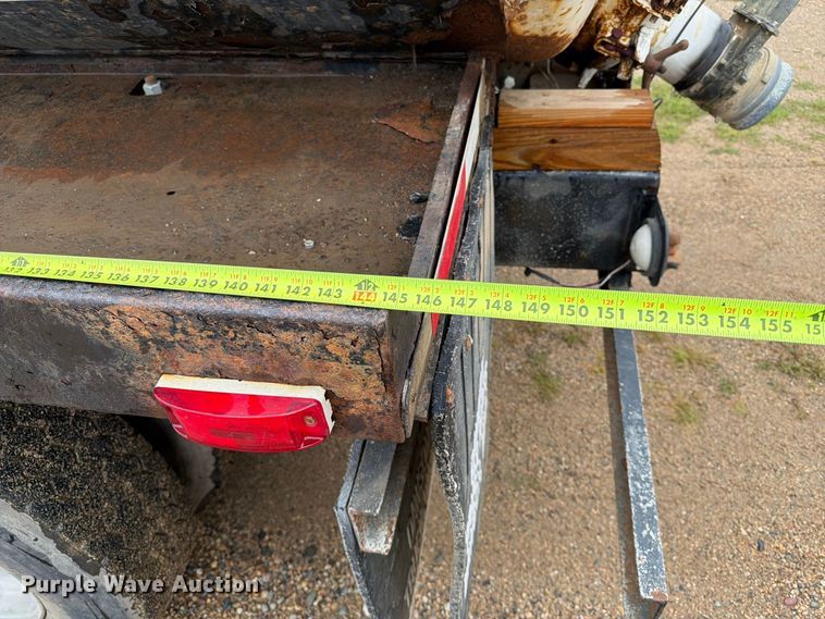 image for item FT6714 1989 International 2375 vacuum truck