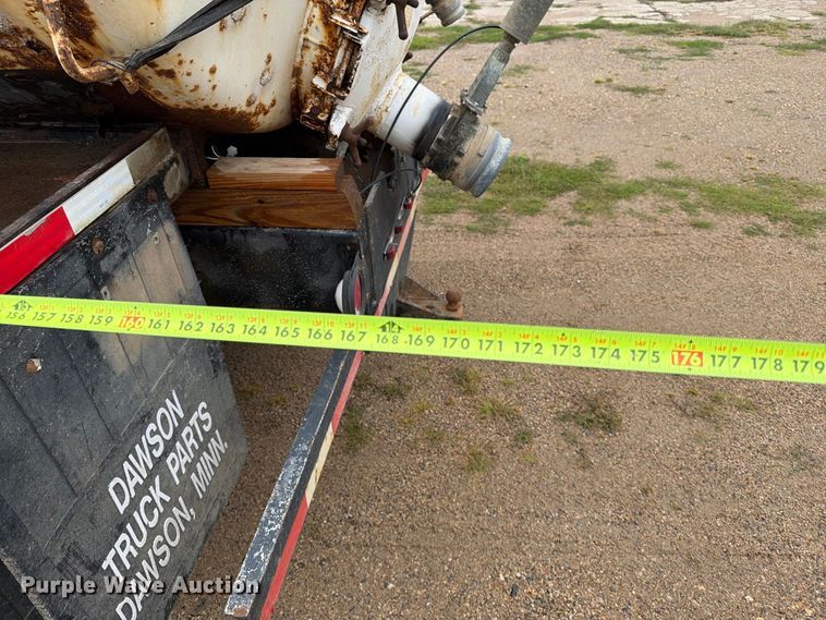 image for item FT6714 1989 International 2375 vacuum truck