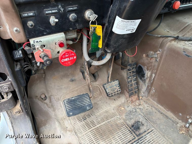 image for item FT6714 1989 International 2375 vacuum truck