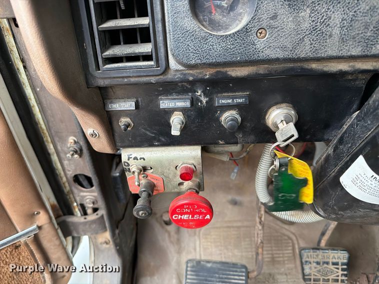 image for item FT6714 1989 International 2375 vacuum truck