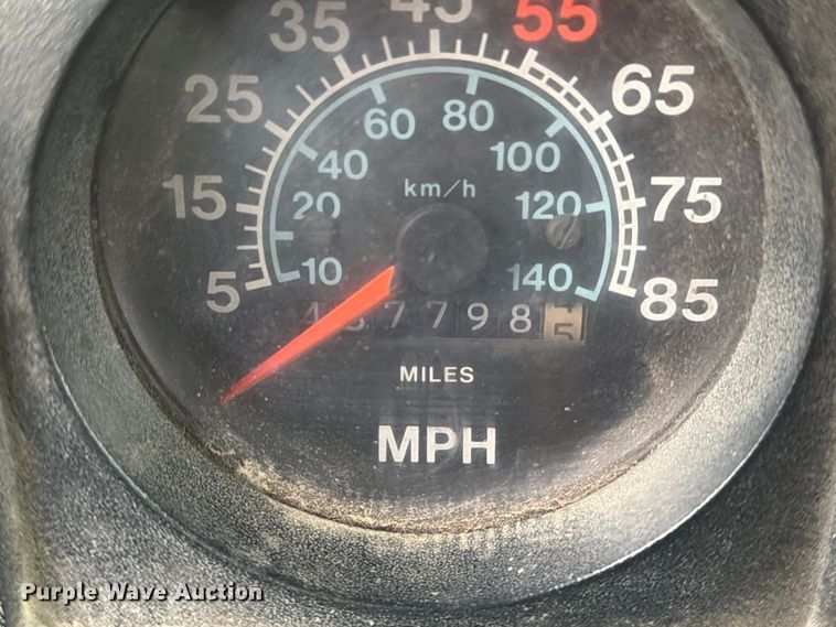 image for item FT6714 1989 International 2375 vacuum truck