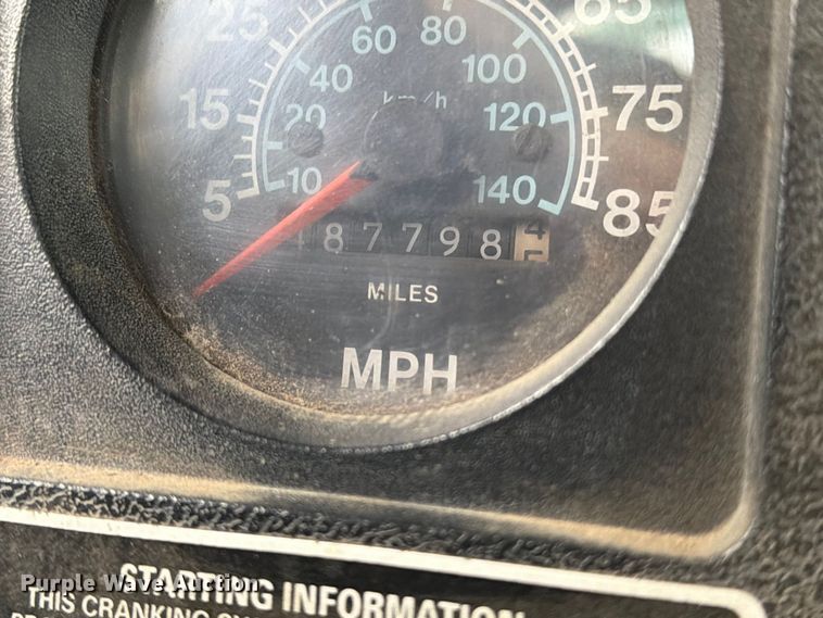 image for item FT6714 1989 International 2375 vacuum truck