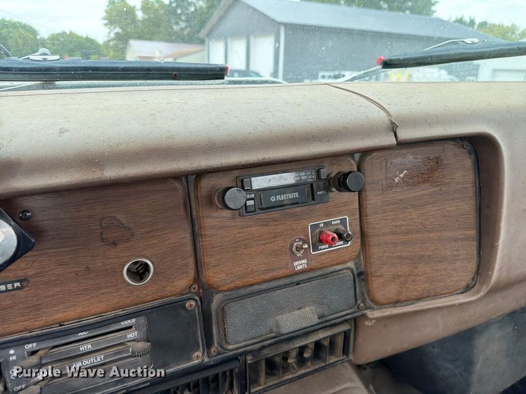 image for item FT6714 1989 International 2375 vacuum truck