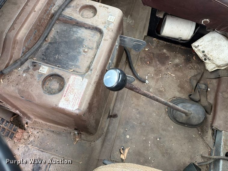 image for item FT6714 1989 International 2375 vacuum truck