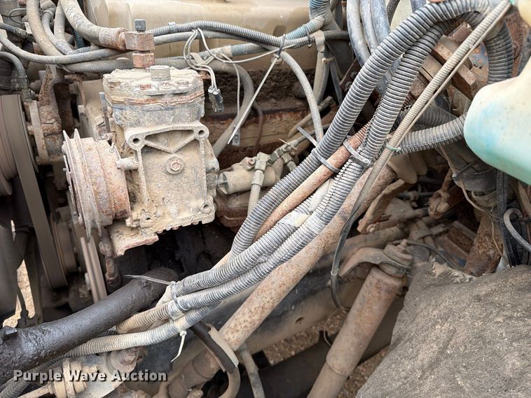 image for item FT6714 1989 International 2375 vacuum truck
