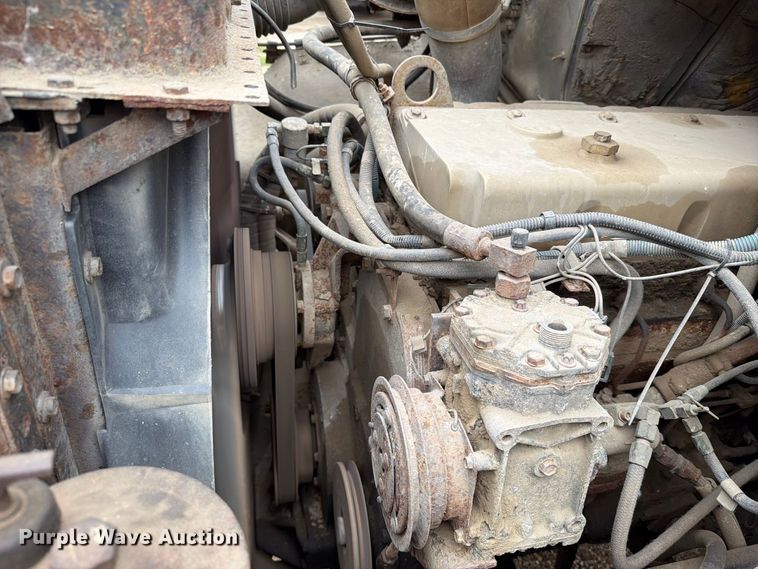 image for item FT6714 1989 International 2375 vacuum truck