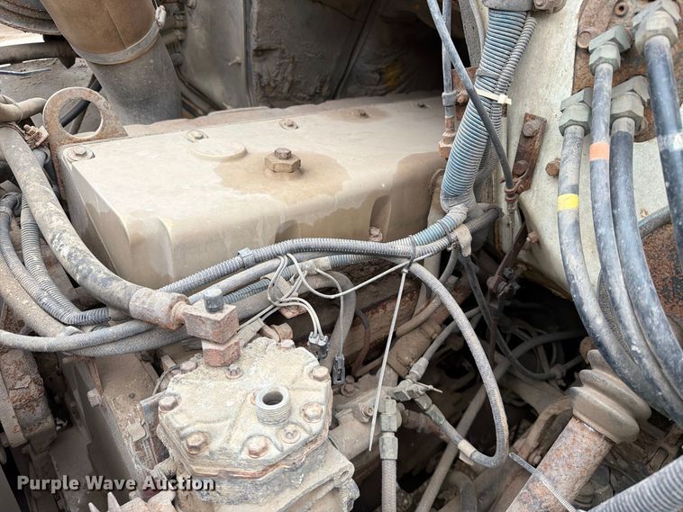 image for item FT6714 1989 International 2375 vacuum truck