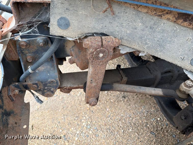image for item FT6714 1989 International 2375 vacuum truck