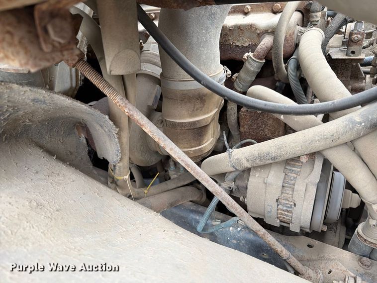 image for item FT6714 1989 International 2375 vacuum truck