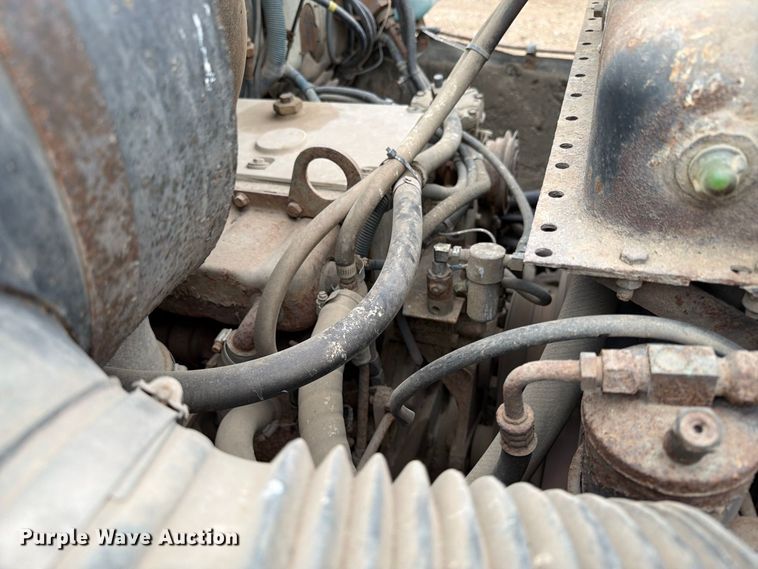 image for item FT6714 1989 International 2375 vacuum truck