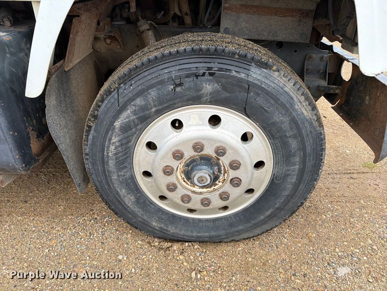 image for item FT6714 1989 International 2375 vacuum truck