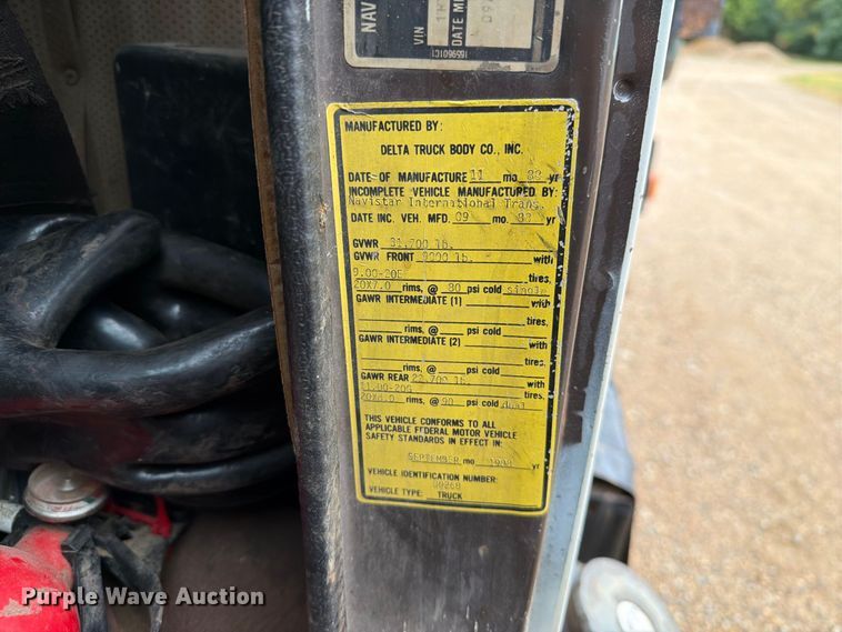 image for item FT6714 1989 International 2375 vacuum truck