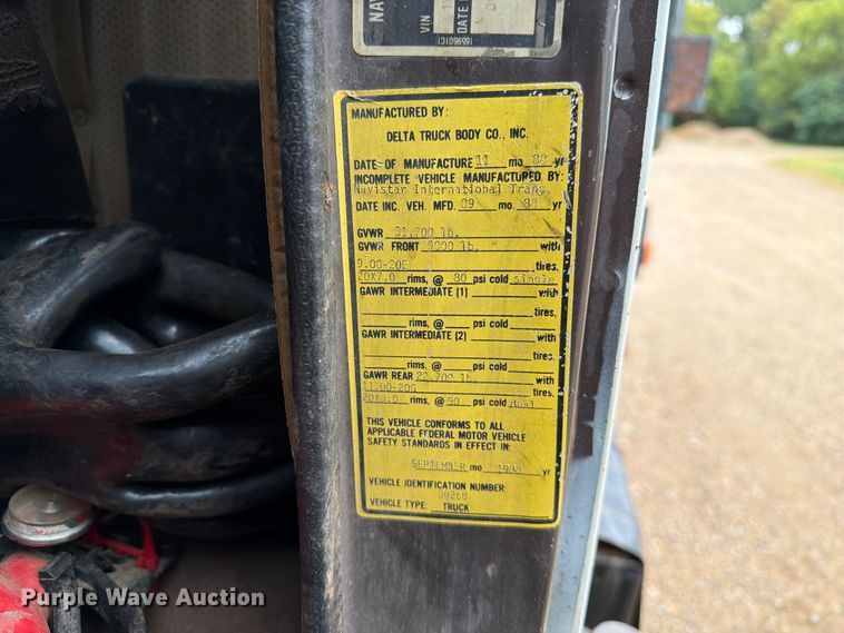image for item FT6714 1989 International 2375 vacuum truck