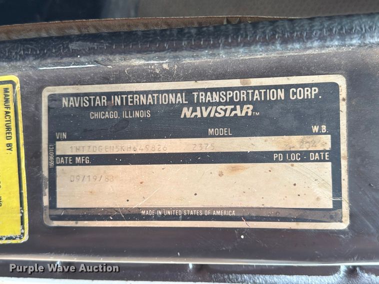 image for item FT6714 1989 International 2375 vacuum truck