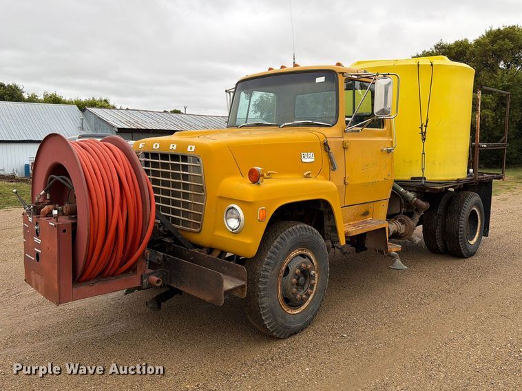 image for item FT6715 1973 Ford F810 sewer jetter truck