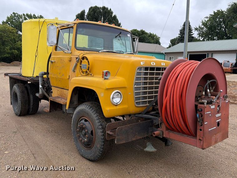 image for item FT6715 1973 Ford F810 sewer jetter truck