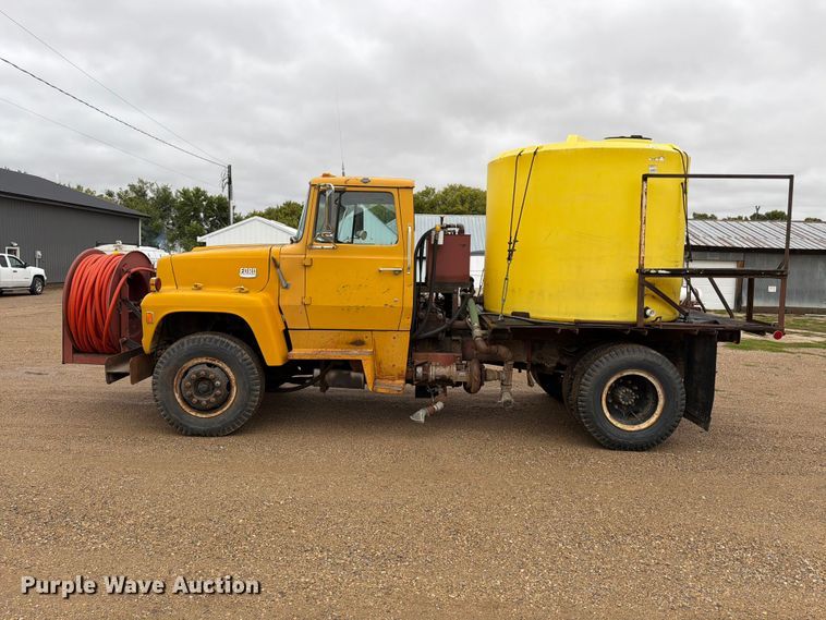 image for item FT6715 1973 Ford F810 sewer jetter truck
