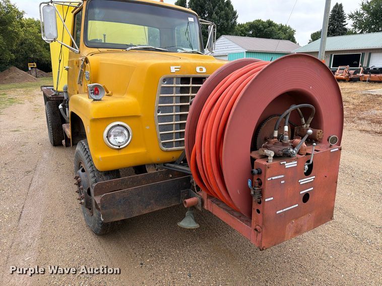 image for item FT6715 1973 Ford F810 sewer jetter truck