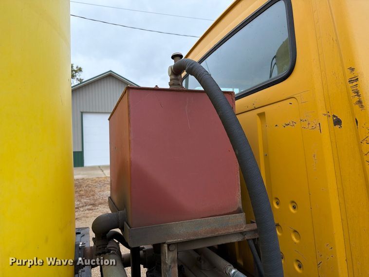 image for item FT6715 1973 Ford F810 sewer jetter truck