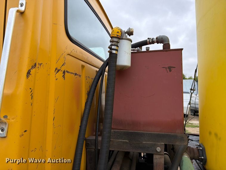 image for item FT6715 1973 Ford F810 sewer jetter truck
