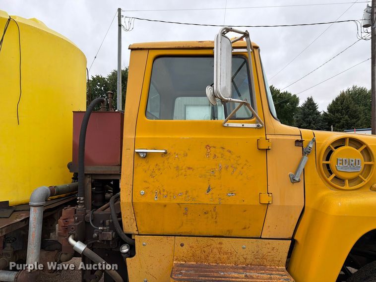 image for item FT6715 1973 Ford F810 sewer jetter truck