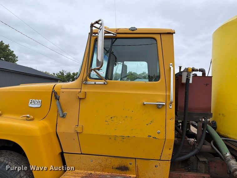 image for item FT6715 1973 Ford F810 sewer jetter truck