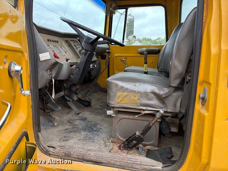 image for item FT6715 1973 Ford F810 sewer jetter truck