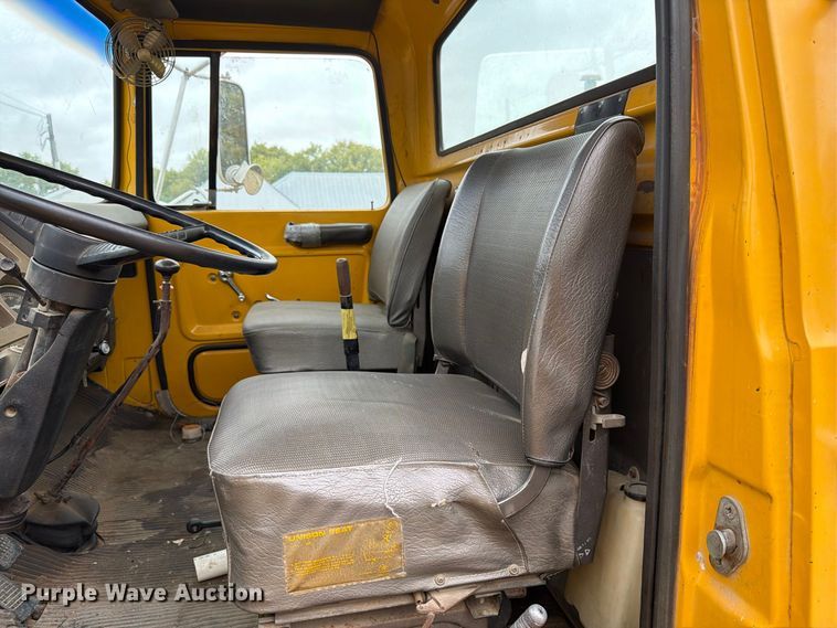 image for item FT6715 1973 Ford F810 sewer jetter truck