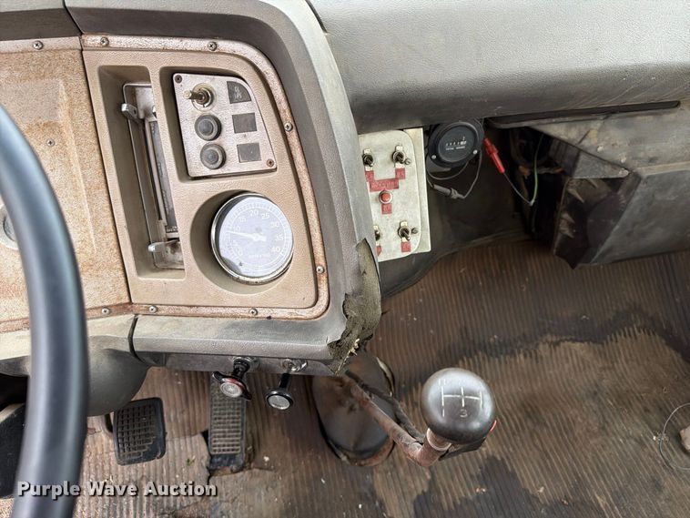 image for item FT6715 1973 Ford F810 sewer jetter truck