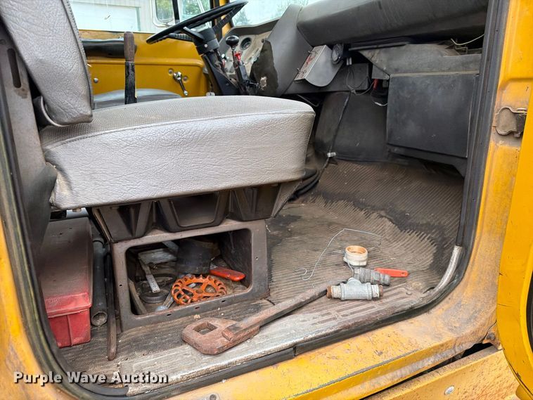 image for item FT6715 1973 Ford F810 sewer jetter truck