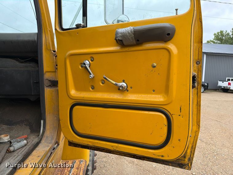 image for item FT6715 1973 Ford F810 sewer jetter truck