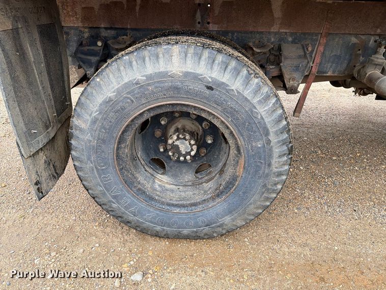 image for item FT6715 1973 Ford F810 sewer jetter truck
