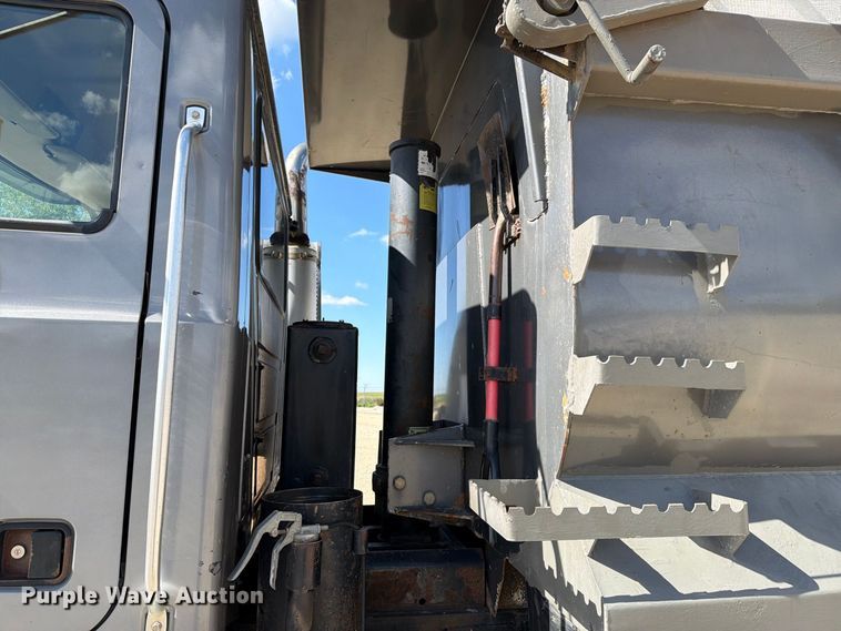 image for item FT8089 2005 Mack CV713 dump truck