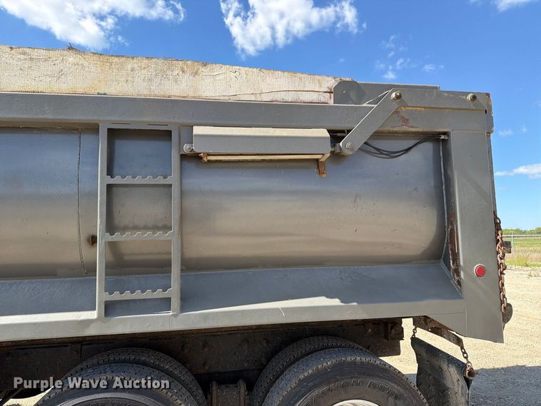 image for item FT8089 2005 Mack CV713 dump truck