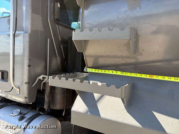 image for item FT8089 2005 Mack CV713 dump truck